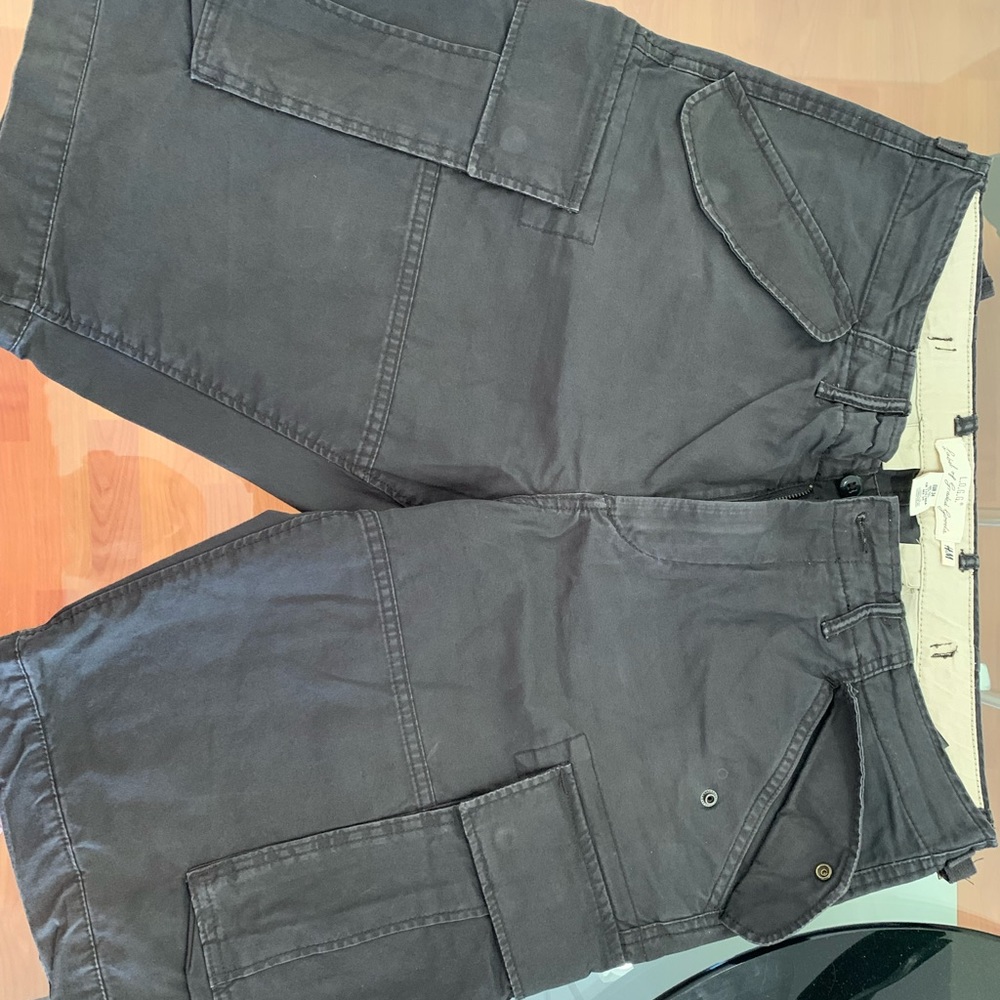 H&M Cargo Shorts - Size 34